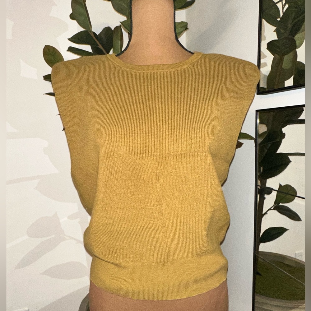 EXPRESS padded shoulder no sleeve top (mustard color)